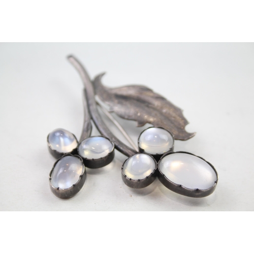 178 - Silver Moonstone foliate brooch (23g)