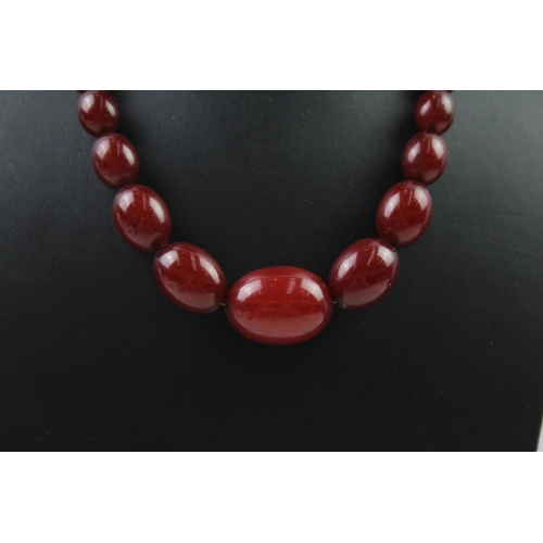 180 - Cherry Bakelite graduated necklace with internal streaking (37g)