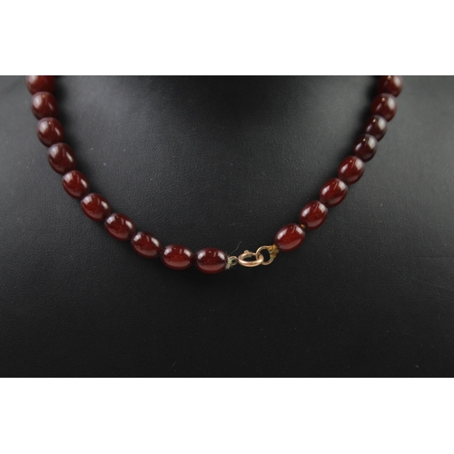 180 - Cherry Bakelite graduated necklace with internal streaking (37g)