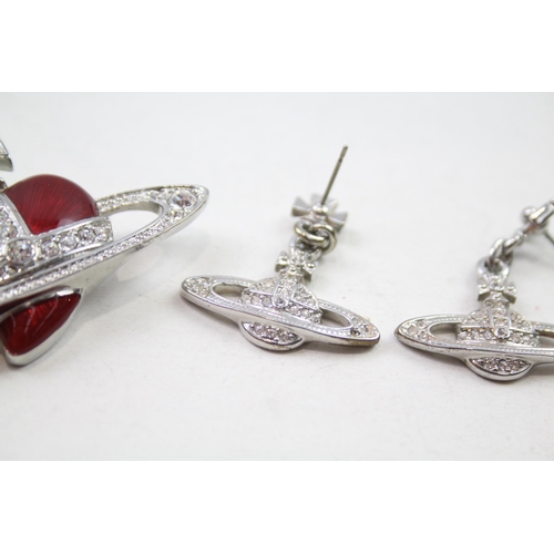 185 - Brooch and earrings by designer Vivienne Westwood (24g)