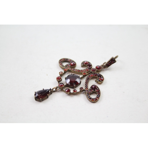 203 - Antique Bohemian Garnet pendant (4g)