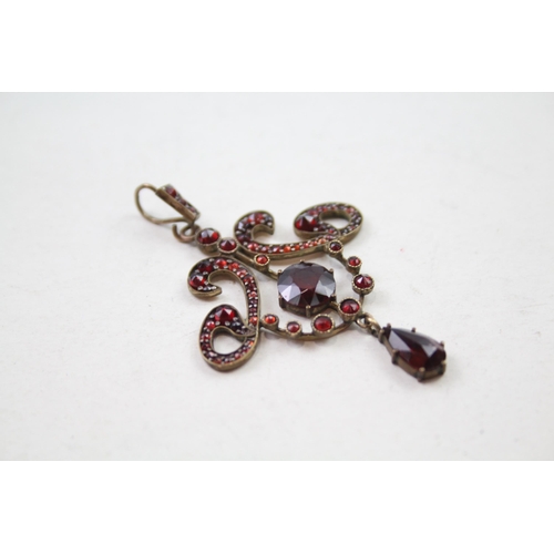 203 - Antique Bohemian Garnet pendant (4g)