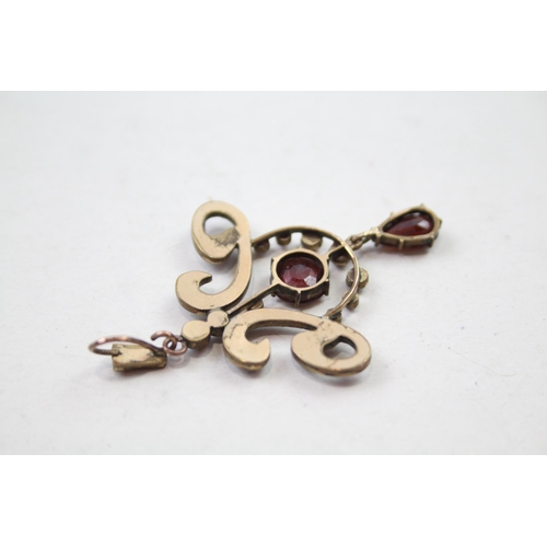 203 - Antique Bohemian Garnet pendant (4g)