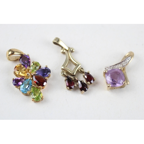 114 - 3x amethyst, diamond, garnet, peridot, Citrine topaz & iolite pendants (5g)