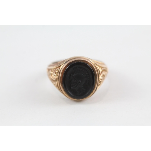 125 - 9ct gold black onyx roman solider cameo ring (8.4g) Size  T