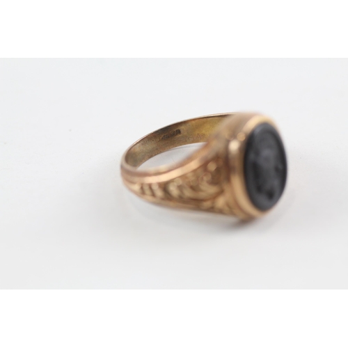 125 - 9ct gold black onyx roman solider cameo ring (8.4g) Size  T