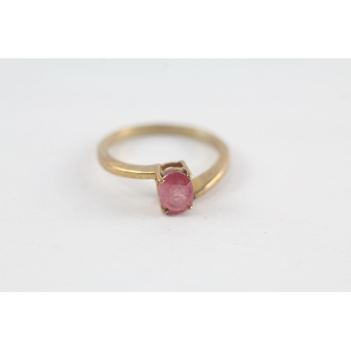 147 - 9ct gold glass filled ruby solitaire ring (2.6g) Size  O