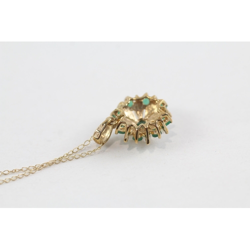 152 - 9ct gold emerald & opal cluster pendant & chain (1.6g)