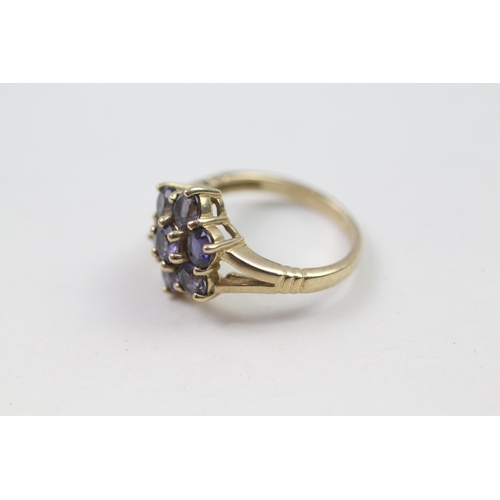 16 - 9ct gold purple gemstone cluster ring (3g) Size  K