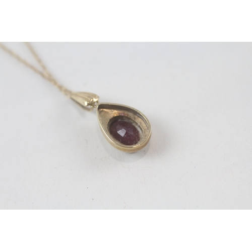 61 - 9ct gold ruby pendant & chain (1.4g)