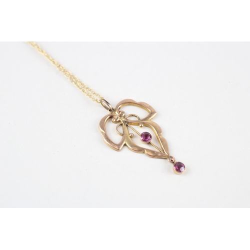 75 - 9ct gold garnet pendant & chain (2.8g)