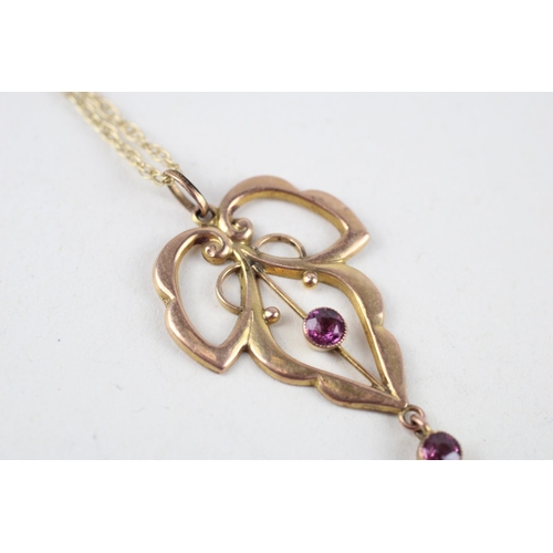 75 - 9ct gold garnet pendant & chain (2.8g)