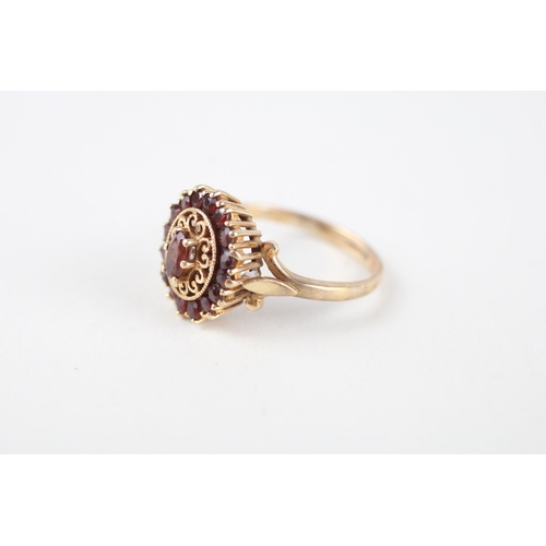 80 - 9ct gold garnet cluster ring (3g) Size  N