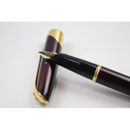 441 - PARKER Ellipse Burgundy Lacquer Fountain Pen w/ 18ct Gold Nib WRITING