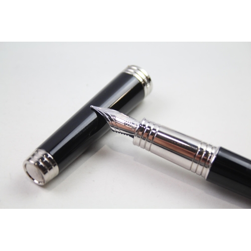 443 - PARKER Premier Black Resin Cased Fountain Pen w/ 18ct White Gold Nib WRITING