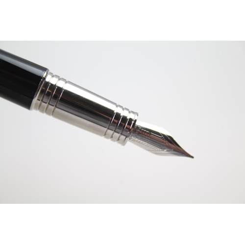 443 - PARKER Premier Black Resin Cased Fountain Pen w/ 18ct White Gold Nib WRITING