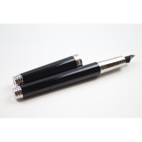 443 - PARKER Premier Black Resin Cased Fountain Pen w/ 18ct White Gold Nib WRITING