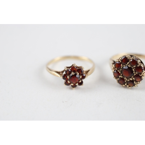 1 - 2 x 9ct gold garnet floral cluster rings (2.9g) Size  I 1/2