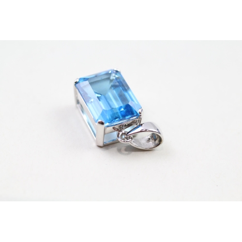 15 - 9ct white gold emerald cut blue topaz pendant (5.7g)