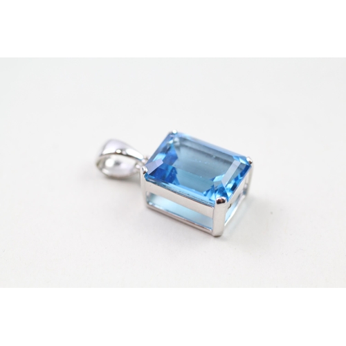 15 - 9ct white gold emerald cut blue topaz pendant (5.7g)