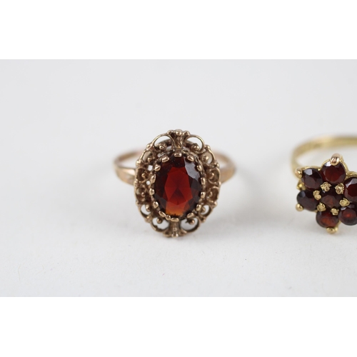 34 - 2 x 9ct gold garnet cluster rings (3.8g) Size  N