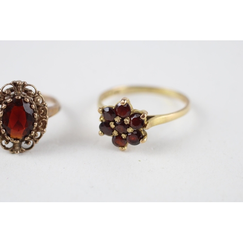 34 - 2 x 9ct gold garnet cluster rings (3.8g) Size  N