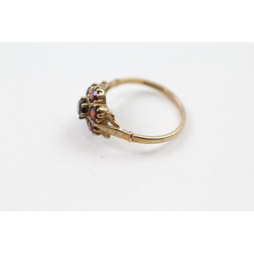 47 - 9ct gold vintage garnet cluster ring (2.3g) Size  O