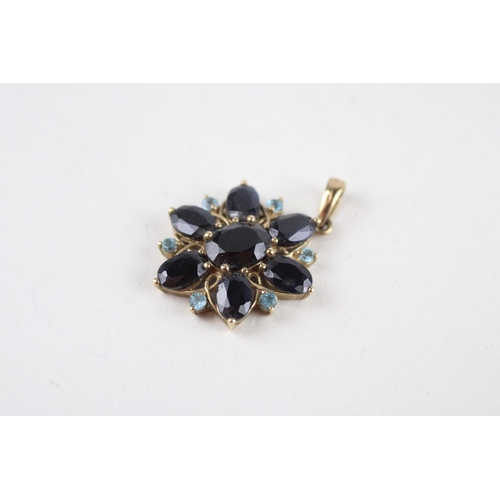 49 - 9ct gold sapphire & blue topaz cluster pendant (3g)