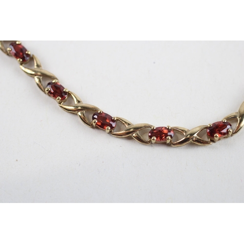 58 - 9ct gold garnet bracelet (4.9g)