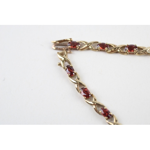 58 - 9ct gold garnet bracelet (4.9g)