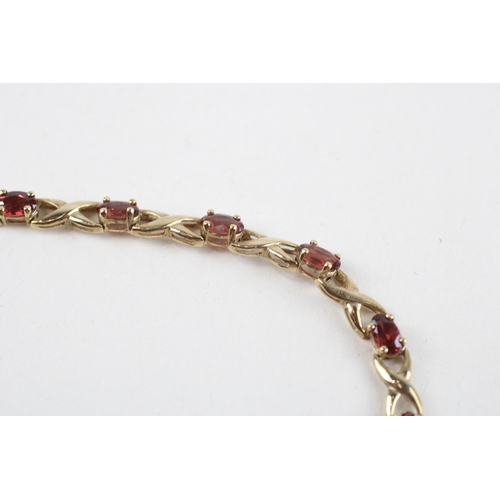 58 - 9ct gold garnet bracelet (4.9g)