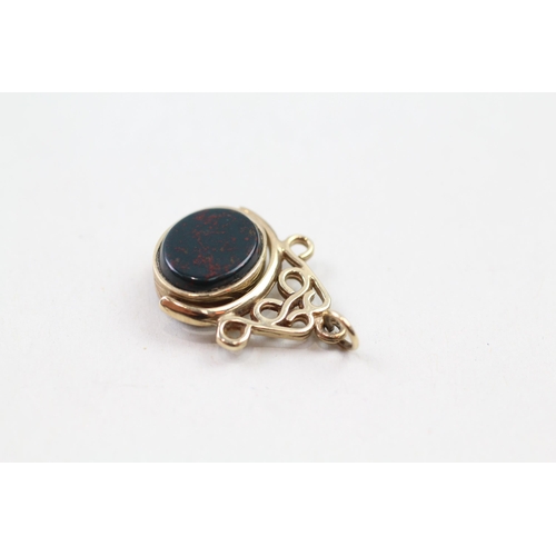 71 - 9ct gold blood stone & carnelian fob (3g)