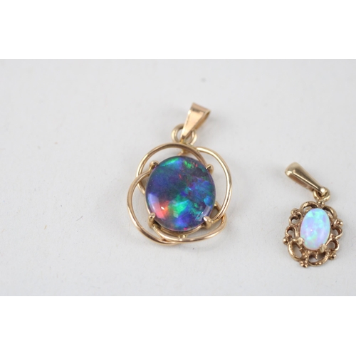 113 - 3x 9ct gold opal & opal triplets pendants (2.4g)