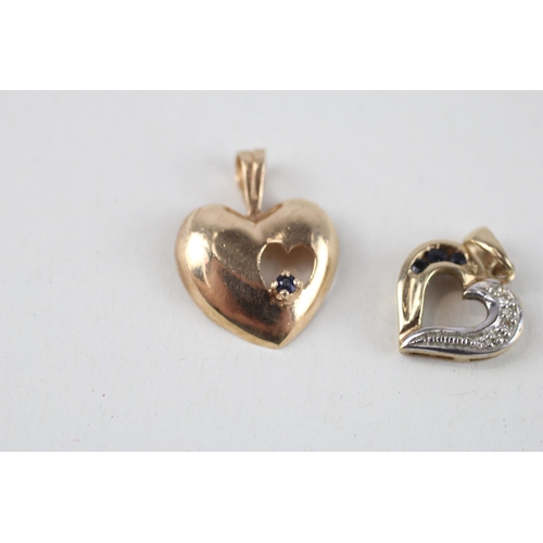 121 - 2x 9ct gold sapphire & diamond heart pendants (2g)