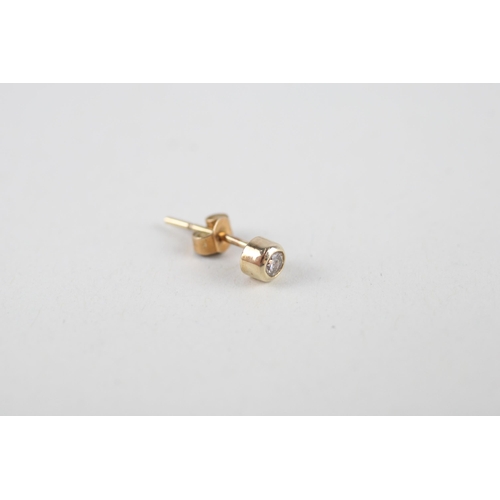 123 - 9ct gold diamond stud earrings (0.7g)