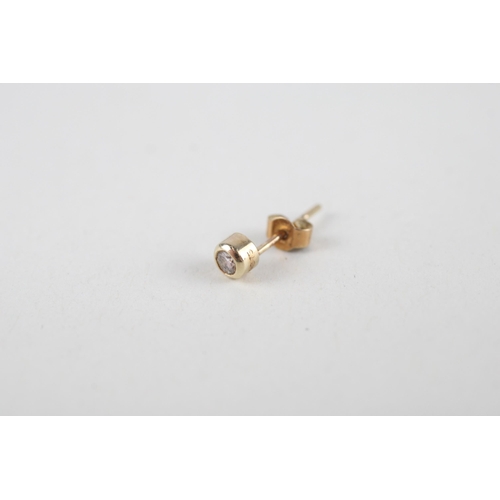 123 - 9ct gold diamond stud earrings (0.7g)