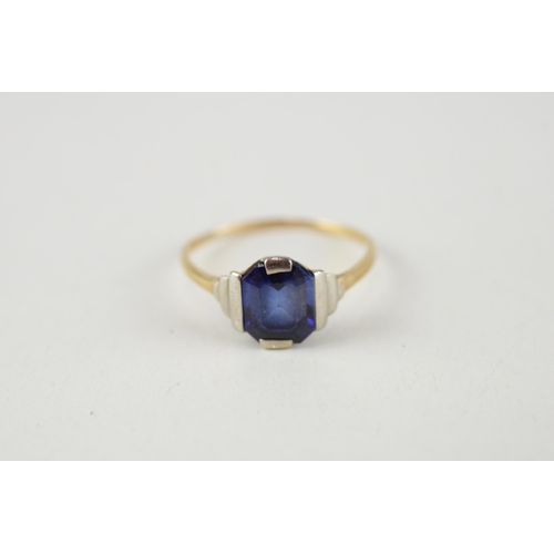 124 - 14ct gold blue gemstone ring (1.6g) Size  M