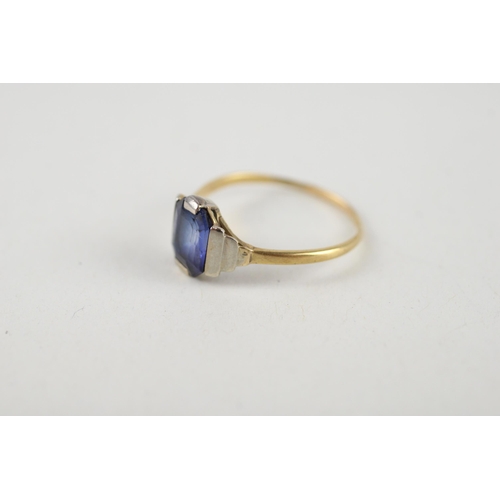 124 - 14ct gold blue gemstone ring (1.6g) Size  M