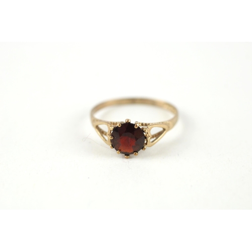 125 - 9ct gold garnet vintage ring (1.6g) Size  Q