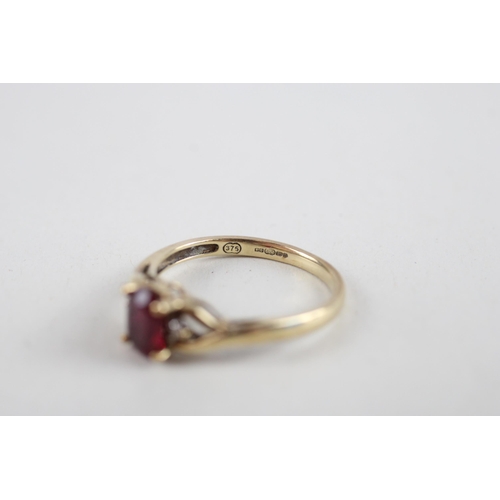 126 - 9ct gold red gemstone & diamond ring (1.8g) Size  M