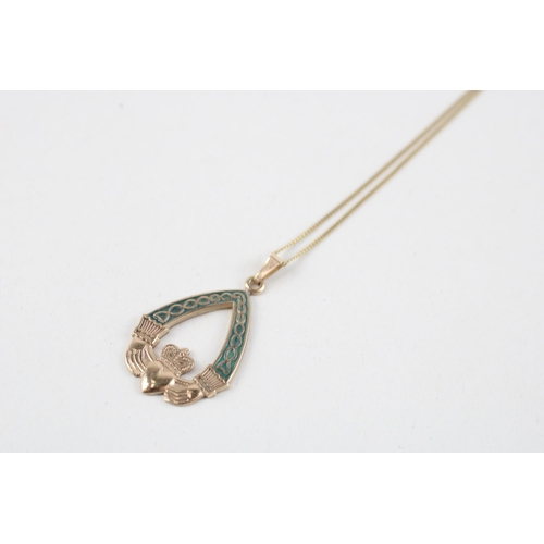 127 - 9ct gold green enamel claddah pendant & chain (3.3g)