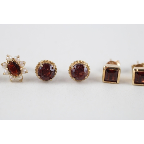 28 - 3x 9ct gold garnet & seed pearl stud earrings (4.9g)