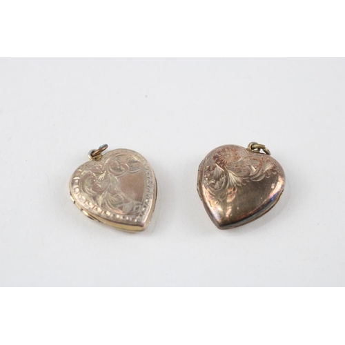 29 - 2x 9ct gold back & front patterned heart shaped lockets (7.1g)