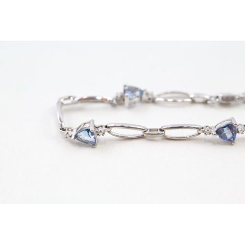33 - 9ct white gold blue gemstone bracelet (4g)