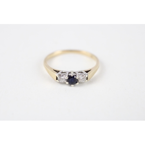 4 - 9ct gold sapphire & diamond three stone ring (1.3g) Size  K