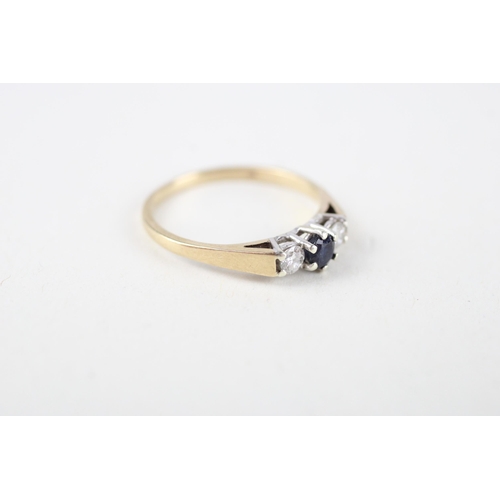 4 - 9ct gold sapphire & diamond three stone ring (1.3g) Size  K