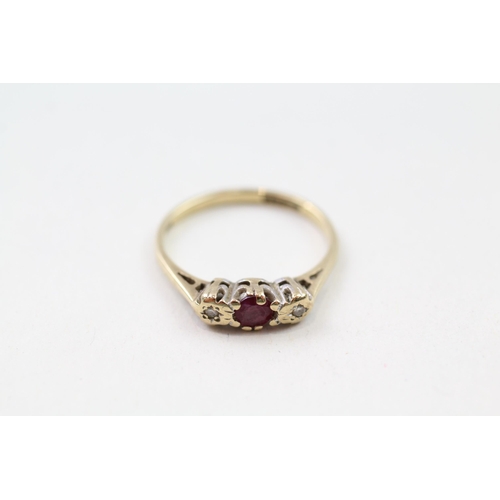 45 - 9ct gold red gemstone & diamond three stone ring (1.5g) Size  K 1/2
