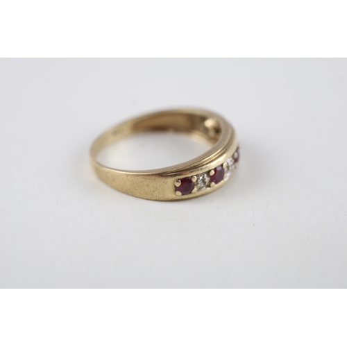 47 - 9ct gold red gemstone & diamond half eternity ring (2.4g) Size  O