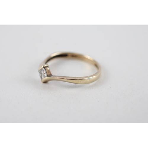 57 - 9ct gold diamond ring (1.7g) Size  P