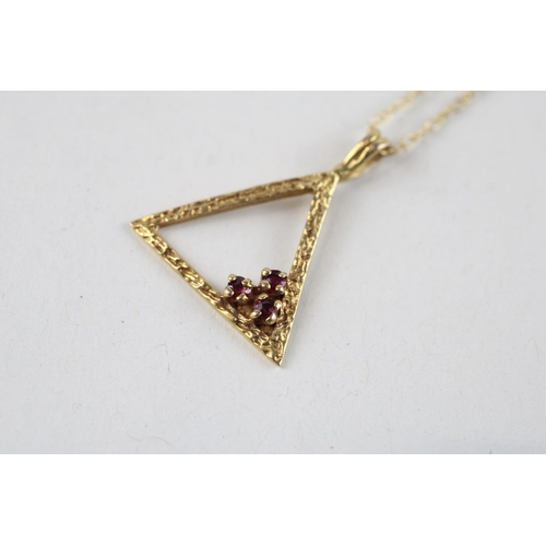 58 - 9ct gold red gemstone pendant & chain (1.6g)